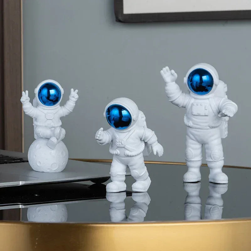 Creative Desktop Astronaut Ornament Space-Themed Gift Boys & Girls