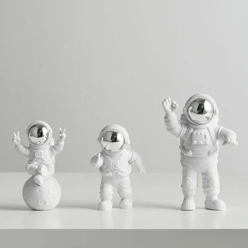 Creative Desktop Astronaut Ornament Space-Themed Gift Boys & Girls