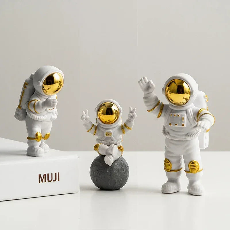 Creative Desktop Astronaut Ornament Space-Themed Gift Boys & Girls