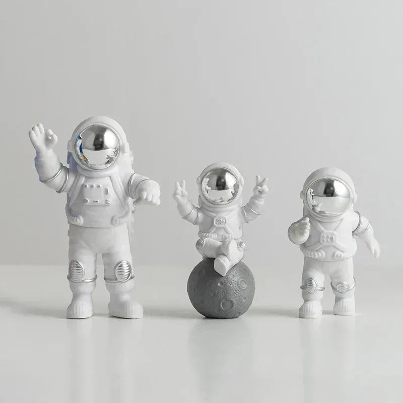 Creative Desktop Astronaut Ornament Space-Themed Gift Boys & Girls