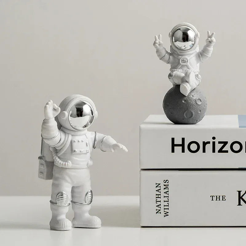 Creative Desktop Astronaut Ornament Space-Themed Gift Boys & Girls