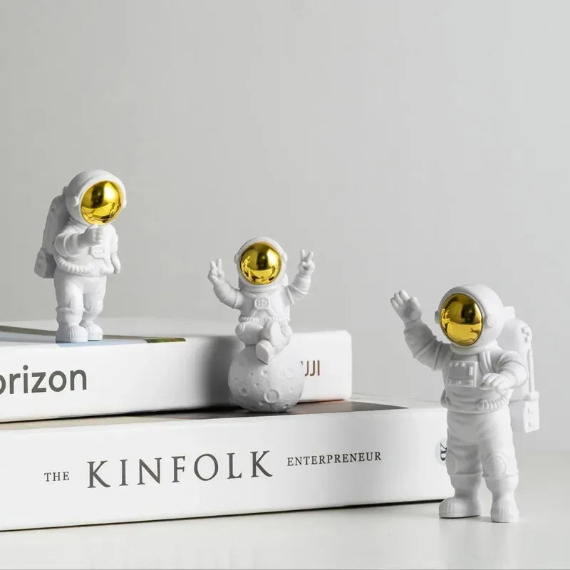 Creative Desktop Astronaut Ornament Space-Themed Gift Boys & Girls