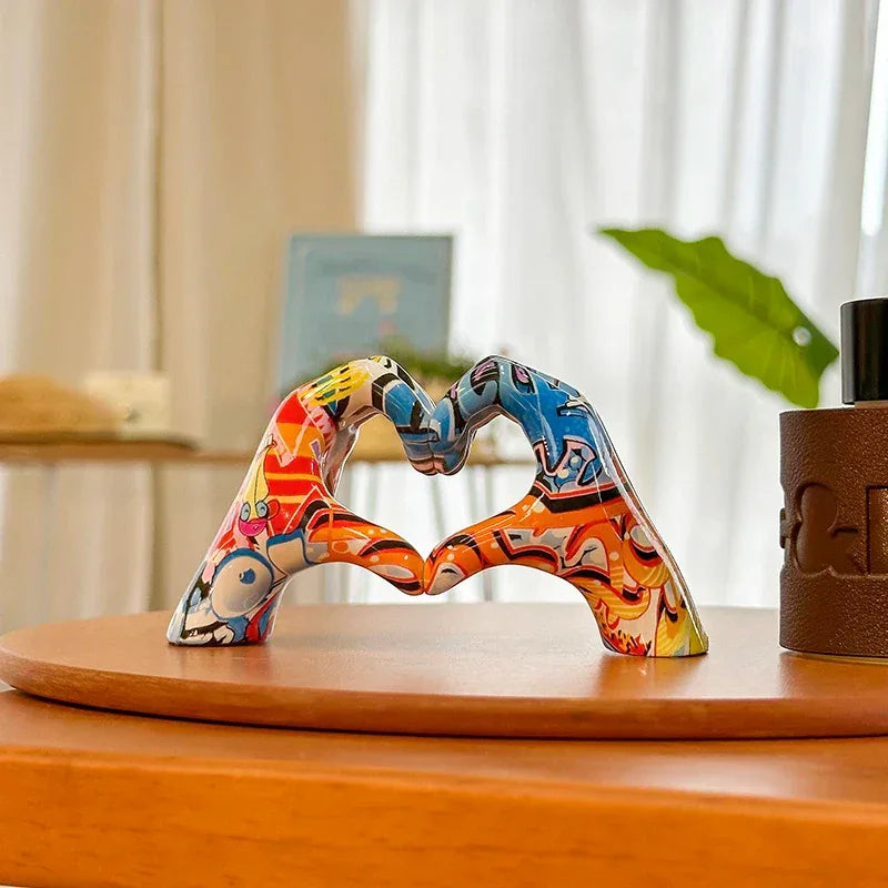 Graffiti Hand Heart Statue – Nordic Resin Love Gesture Home Decor