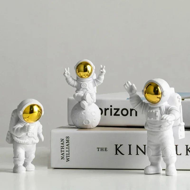 Creative Desktop Astronaut Ornament Space-Themed Gift Boys & Girls