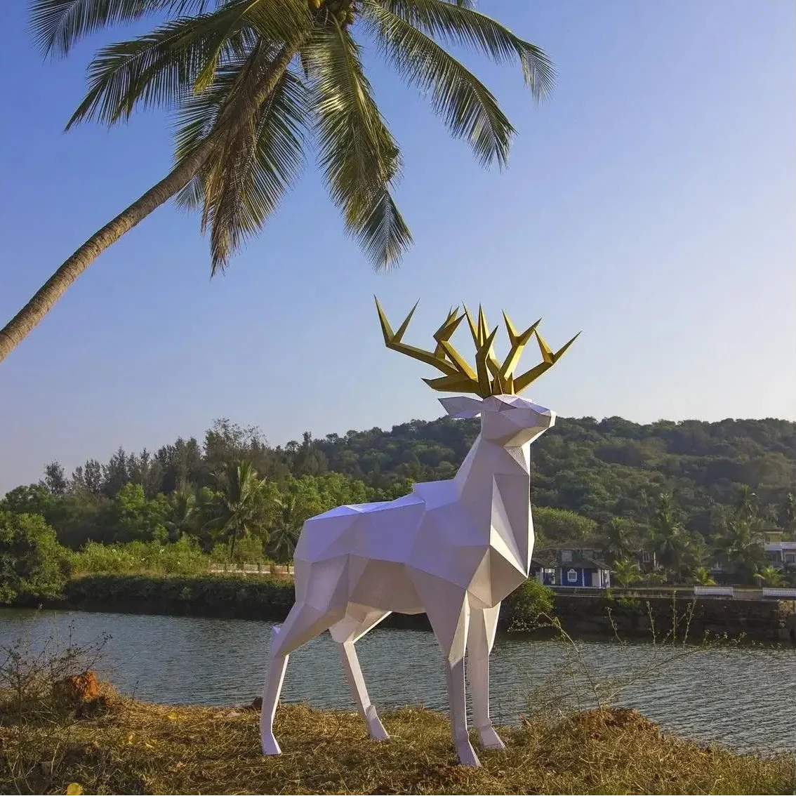 Geometric Deer Sculpture – Modern Origami Statement Decor