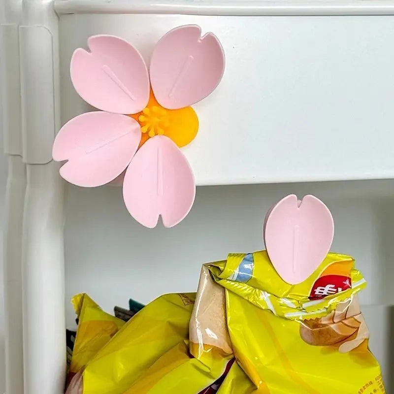 Sakura Magnetic Snack Clip – Creative Flower Petal Food Sealer & Fridge Magnet