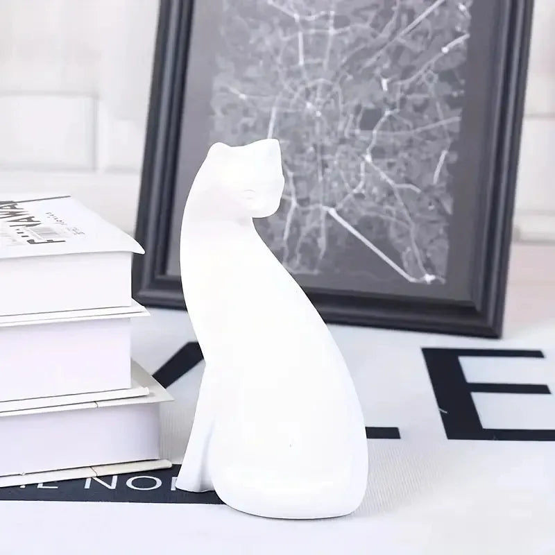 Nordic Couple Cat Sculpture – Resin Love Cat Home Decor