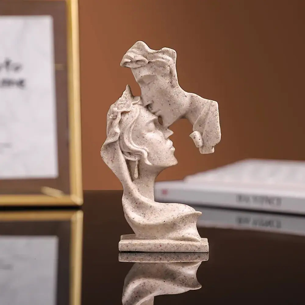 Mini Resin Lovers Statue Figurine Kissing Posture Model Craft Sculpture